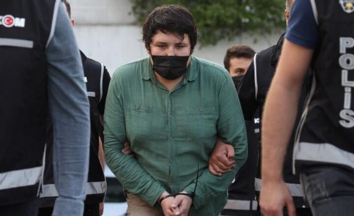 Çiftlik Bank davası ile ilgili yeni bir gelişme yaşandı. Davanın ana sanığı Mehmet Aydın'ın yanı sıra hareket ettiği iddia edilen O.N.K., Uruguay'da yakalandı ve Türkiye'ye getirileceği açıklandı.