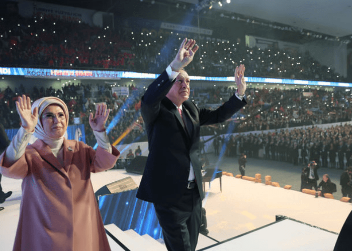 Cumhurbaşkanı Erdoğan, bugün 14.30'da AK Parti Seçim Beyannamesi ve Milletvekili Aday Tanıtım Toplantısı'na katılmak üzere geldiği Ankara Spor Salonu önünde vatandaşlara hitap etti.