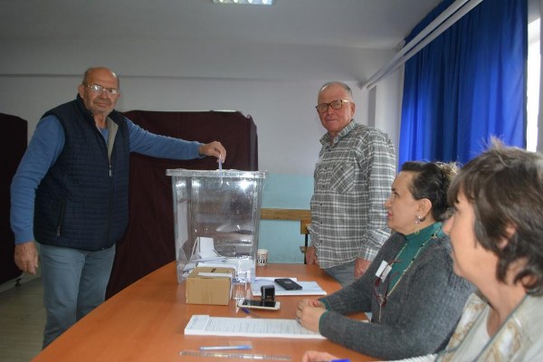Bulgaristan'da gerçekleştirilecek olan parlamento seçimleri için Türkiye'de yaşayan ve çifte vatandaşlık hakkına haiz olan vatandaşlar Balıkesir'de sandık başına gitti. Seçimler nedeniyle Ülke genelinde 24 şehirde 162 sandık kuruldu.