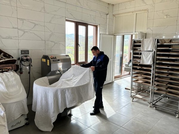 Bandırma Belediyesine bağlı Zabıta Müdürlüğü Ekipleri tarafından Ramazan Ayı nedeniyle ilçe genelinde bulunan fırın, pasta ve tatlı imalathanelerine yönelik olarak denetimler gerçekleştirildi.