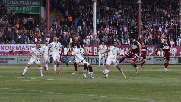 Spor Toto 1. Lig’in 33. haftasında Bandırmaspor, evinde konuk ettiği  konuk ettiği Sakaryaspor'u 27'nci dakikada Saponjic,  36'ncı dakikada Sergen ve 90+2'de  Tetteh'in kaydettiği gol ile sahadan 3-2 galip ayrıldı. Rakip Sakayaspor'un galleri ise 62'nci dakikada Donkar, 90+1'de ise Ümit Kurt kaydetti.