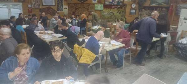 Bandırma'da faaliyetlerini sürdüren Bandırma Engelli ve Engelli Aileleri Derneği, Ramazan Ayı münasebetiyle üyelerine iftar yemeği verdi.
