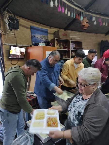 Bandırma'da faaliyetlerini sürdüren Bandırma Engelli ve Engelli Aileleri Derneği, Ramazan Ayı münasebetiyle üyelerine iftar yemeği verdi.