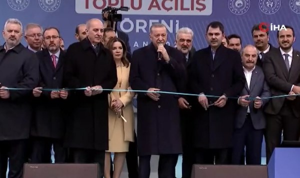 Cumhurbaşkanı Recep Tayyip Erdoğan, İstanbul'da tamamlanan toplu konut açılış töreninde konuştu. konuşmasının hedefinde 6'lı masa ve Kemal Kılıçdarolğlu bulunurken, masayı hedef alarak "Bunlar Pensilvanya'dan İcazet alıyorlar. Ama onlara asıl cevabı millet verecek" dedi.