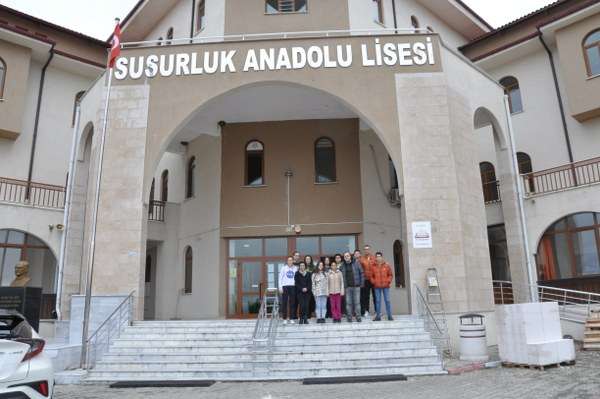 Susurluk’ta kurulacak “Bando Takımının” ilçeyi ileriye taşıyacağını ve adından söz ettireceğini ifade eden Susurluk Anadolu Lisesi Okul Müdürü Numan Geçer, bando takımı kurmak için öğrencilerde istek olduğunu ancak bütçenin olmadığını belirterek sponsor desteği istedi.