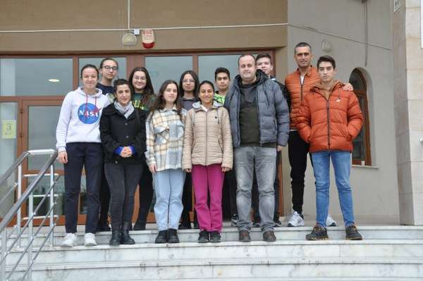 Susurluk’ta kurulacak “Bando Takımının” ilçeyi ileriye taşıyacağını ve adından söz ettireceğini ifade eden Susurluk Anadolu Lisesi Okul Müdürü Numan Geçer, bando takımı kurmak için öğrencilerde istek olduğunu ancak bütçenin olmadığını belirterek sponsor desteği istedi.