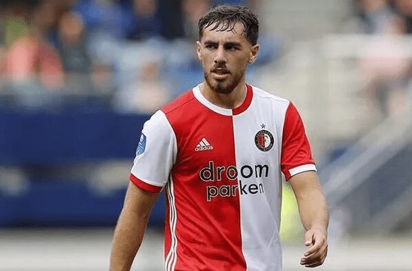 Son dönemde performansıyla Orkun Kökçü, büyük kulüplerin ilgisini çekiyor. Feyenoord'un kaptanı olan 22 yaşındaki yıldız futbolcuya İngiliz devi Arsenal, oyuncuya 30 milyon euro ödeyerek kadrosuna transfer etmeyi planlıyor.