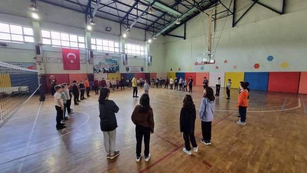 Belediye Başkanı Nurettin Güney, Susurluk’u daha güzel yarına taşımak adına belediye bünyesinde, “Birden Bine Projesi” kapsamında 14 farklı branşta kurs eğitimlerine başlandığını belirtti.