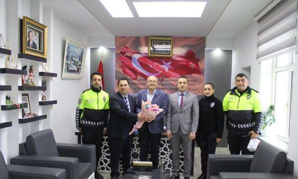 Kaymakam Muammer Köken, Türk Polis Teşkilatının 178'nci kuruluş yıl dönümü ve Polis Haftası münasebetiyle İlçe Emniyet Müdürü Mehmet Çatak ve beraberindeki heyeti makamında kabul etti.