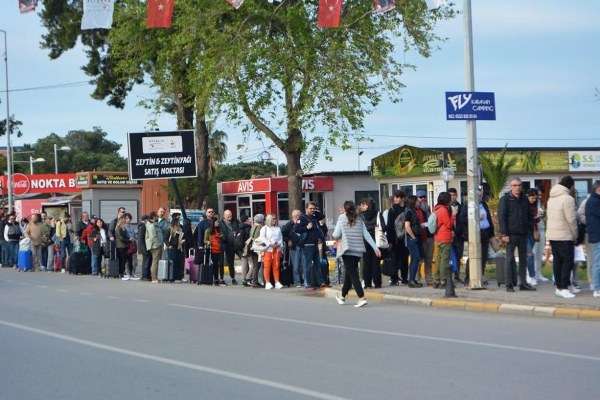 Ramazan Bayramının geçtiğimiz bayram tatillerine göre kısa olması nedeniyle tatilcilerden bazılarının tercihi Yunanistan'ın Midilli adası oldu. 