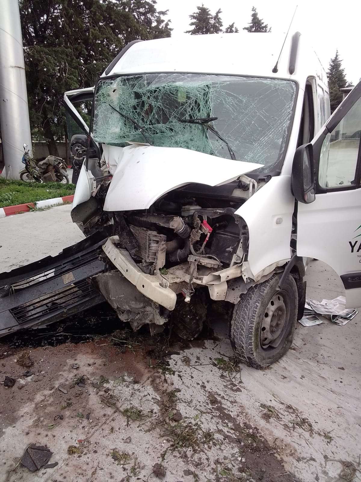 Balıkesir-Bandırma Kara Yolu Balıkesir istikametinde Susurluk Göbel Fide Fabrikası önünde trafik kazası meydana geldi.