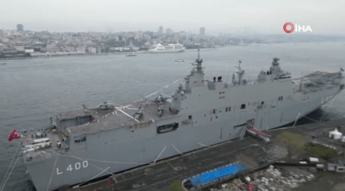 Dünyanın ilk silahlı insansız hava aracı (SİHA) gemisi ve Türkiye'nin en büyük askeri gemisi TCG Anadolu ziyarete açıldı ve vatandaşlarla buluştu. 