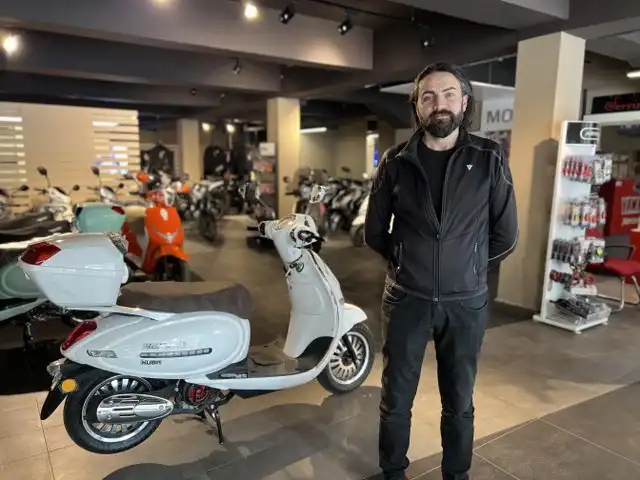 Geçtiğimiz yıla kıyasla, motosiklet satışlarında yaşanan artış oranı yüzde 450'yi aştı. Otomobil fiyatlarında meydana gelen artış ve arz sıkıntısı, vatandaşları motosiklet almaya yönlendirdi.