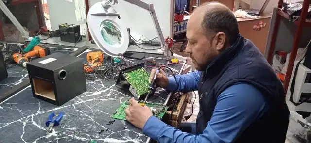 Eskişehir'de 1993 yılından bu yana televizyon tamirciliği yapan Nihat Ormancı, yeni nesil televizyonların yaygın kullanımının tüplü televizyon kültürünü tamamen ortadan kaldırdığını ifade etti.