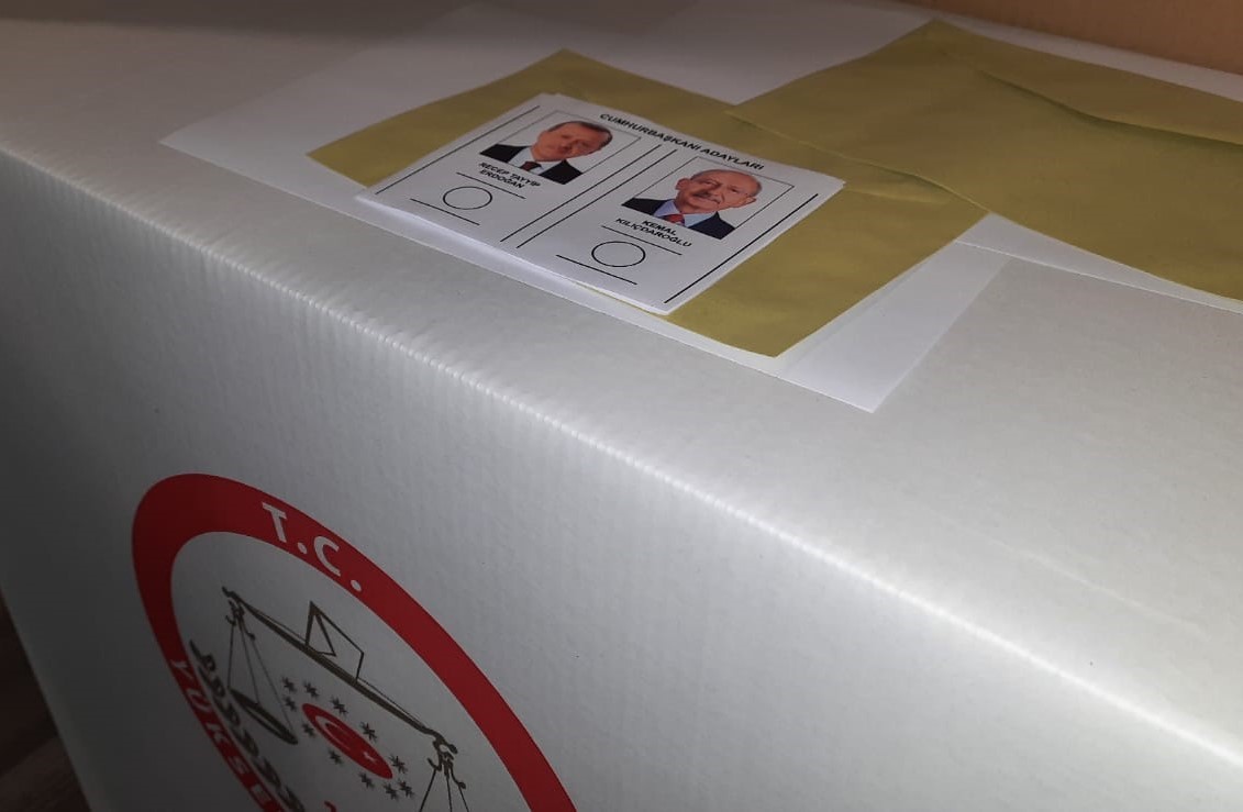 Yüksek Seçim Kurulu (YSK), 28 Mayıs'ta gerçekleştirilecek Cumhurbaşkanı Seçimi'nin ikinci turunda seçmenlerin nasıl oy kullanması gerektiğini adım adım açıkladı. 