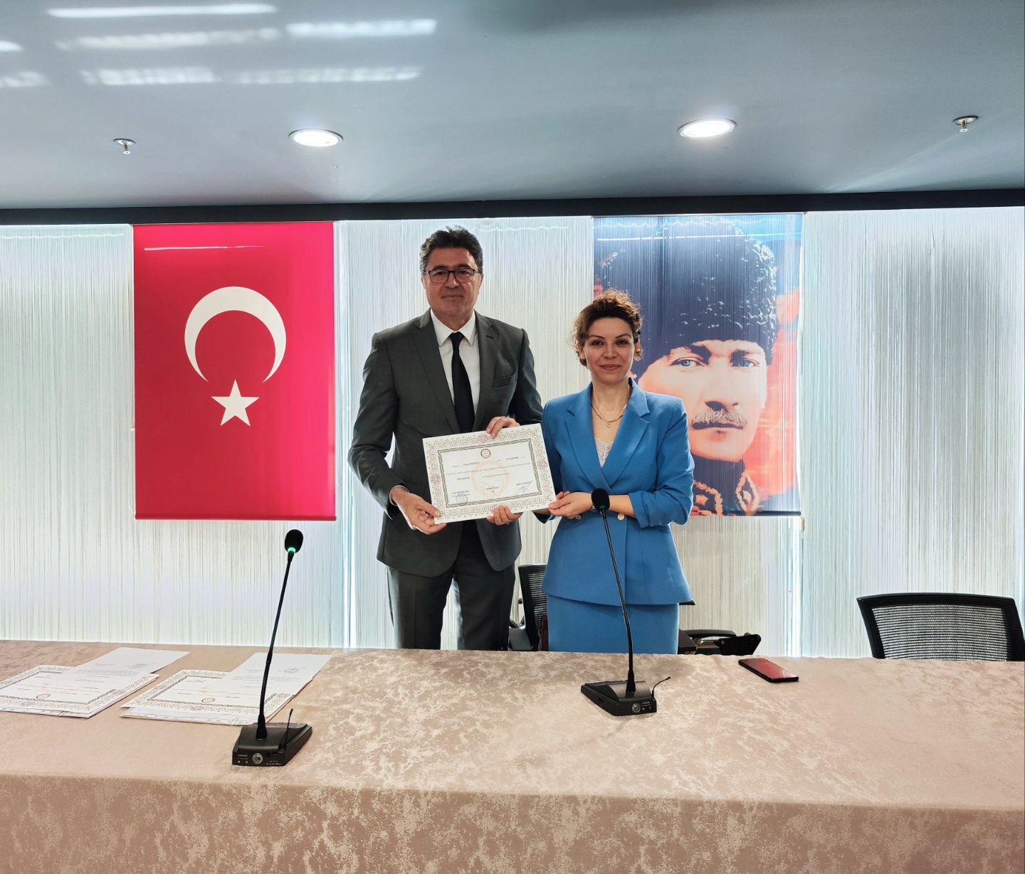 Balıkesir’de, 28. Dönem Milletvekili Genel Seçimi’nde CHP’den seçilen milletvekili Ensar Aytekin dün gerçekleştirilen törenle mazbatasını aldı.