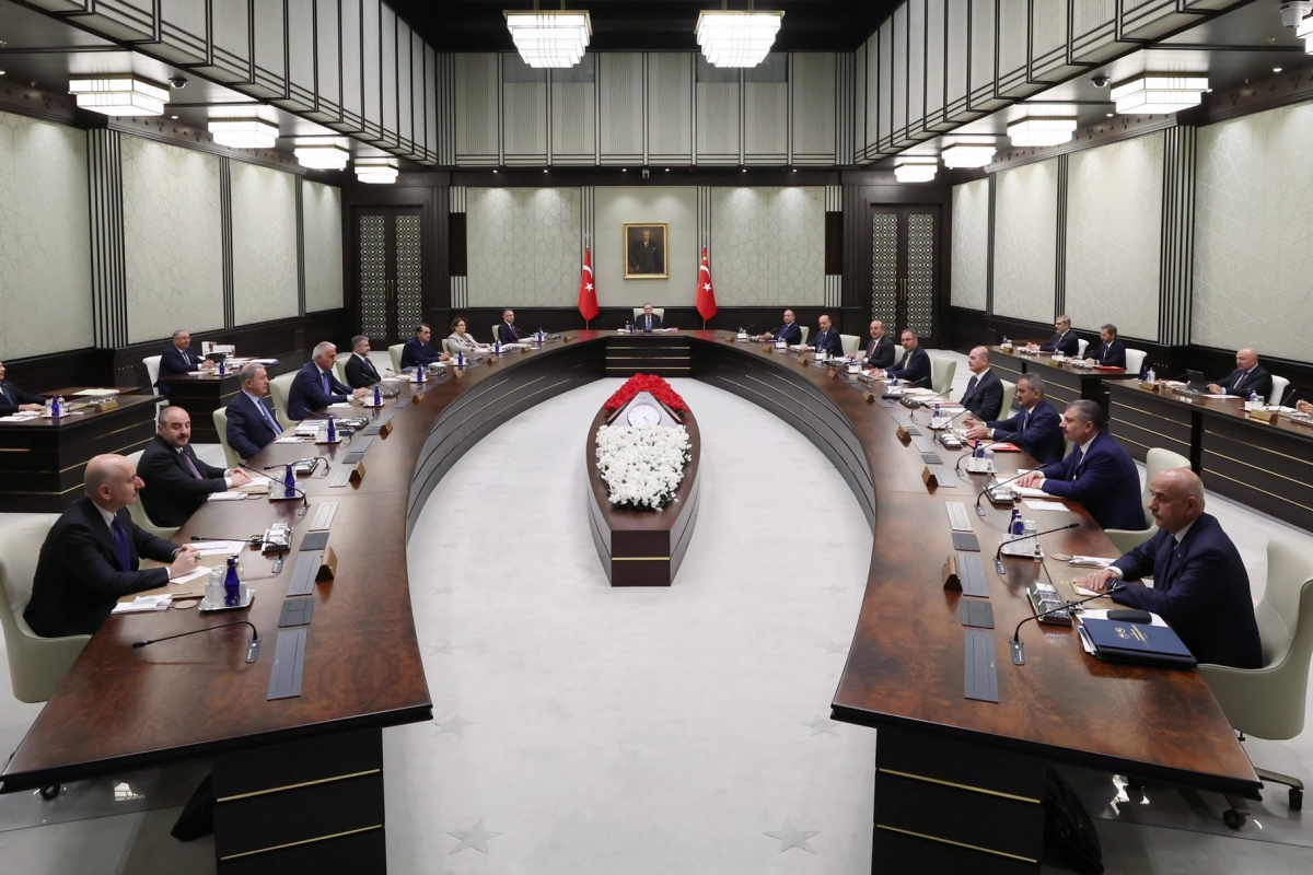 Cumhurbaşkanlığı Kabinesi, Cumhurbaşkanı ve AKP Genel Başkanı Recep Tayyip Erdoğan başkanlığında toplandı.