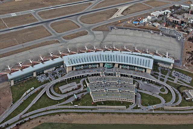 İstanbul-Ankara seferini yapan bir yolcu uçağında bomba olduğu ihbarı yapılması paniğe neden oldu. Uçak Esenboğa Havaalanına iniş yaptıktan sonra yapılan aramalar sonucunda ihbar asılsız çıktı.