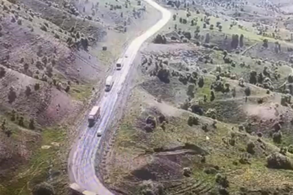 Askeri personeli taşıyan otobüsün şarampole devrilmesi sonucu 2 asker şehit olduğu 45 kişinin yaralandığı kazada otobüs şoförü gözaltına alındı.
