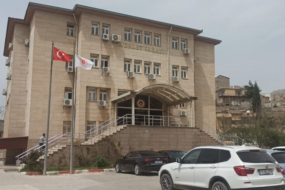 Şırnak'ta 2 askerin şehit olduğu, 4 askerin yaralandığı kazada aracın sürücüsü tutuklandı.
