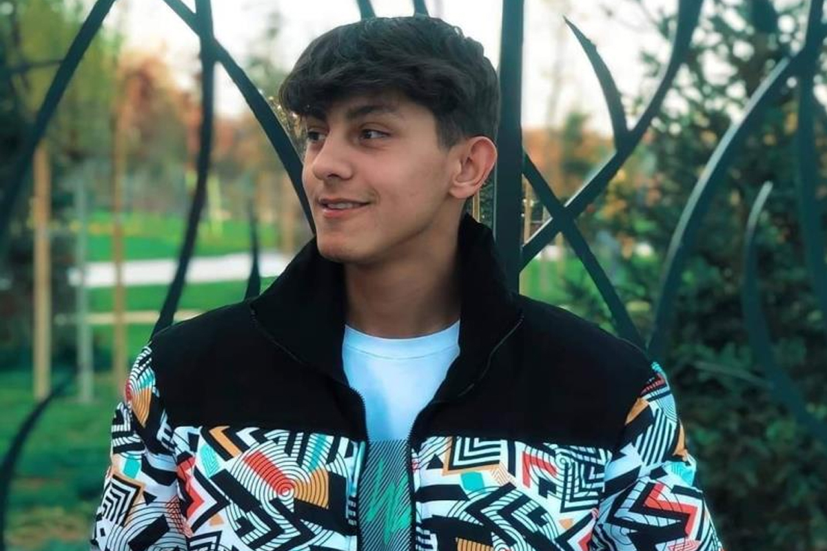Eskişehir'de ikinci Kadir Şeker olayı yaşandı. Afganistan uyruklu Abdulkadir Ahmadı'nın eşini ve kızını sokak ortasında bıçaklaması olayına müdahale ettiği sırada Tolga Daşkıran ve üç arkadaşı tarafından yaralanan şahısların yargılandığı dava, 18 Mayıs tarihine ertelendi.di.