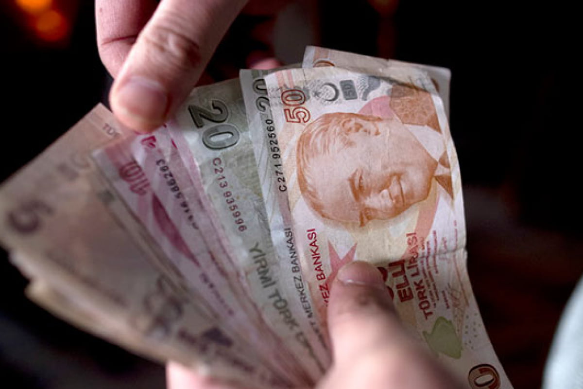 Sosyal medyada yer alan, "Temmuz ayında en düşük memur maaşının net 17 bin lira olacağı" iddiaları üzerine İletişim Başkanlığı, net memur maaşının 22 bin lira olacağını belirtti.  