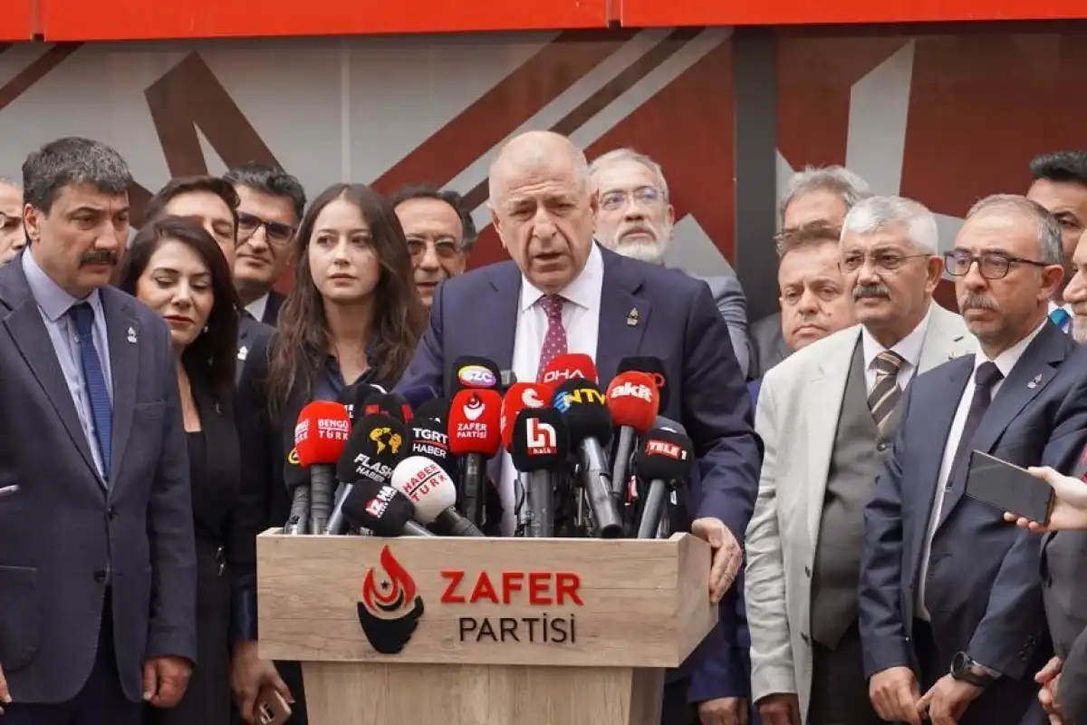 Zafer Partisi Genel Başkanı Ümit Özdağ partisinin genel merkezinde düzenlediği basın toplantısında seçim sonuçları üzerine açıklamalarda bulundu. 