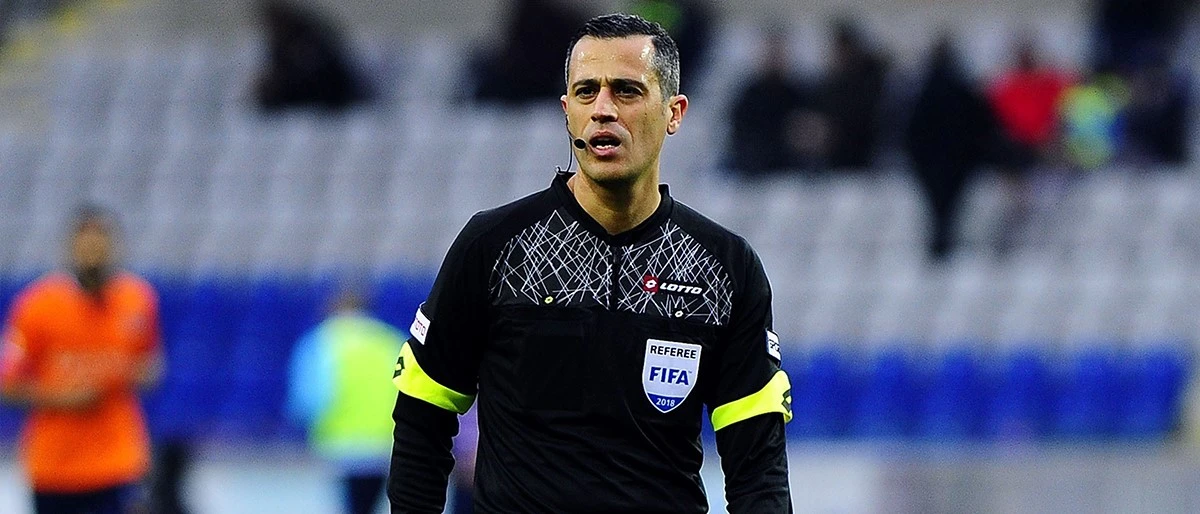 Ziraat Türkiye Kupası yarı final rövanş maçında bu akşam Fenerbahçe ile Sivasspor arasında oynanacak mücadelede Video Yardımcı Hakem (VAR) görevi Alper Ulusoy'a verildi.