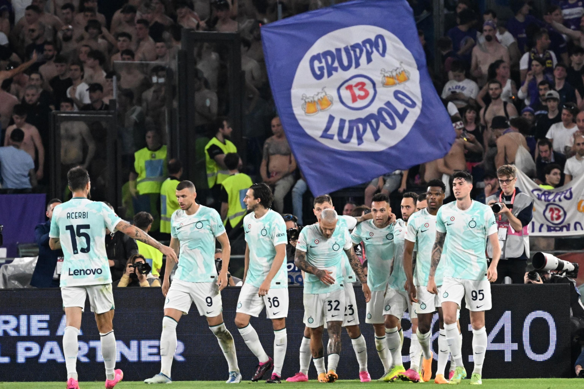 İtalya Kupası Finali’nde Inter dokuzuncu kupasını müzeye götürüyor. Inter Fiorentina’yı 2-1 mağlup ederek üst üste 2., toplamda ise 9. kez kupayı müzesine götürdü.