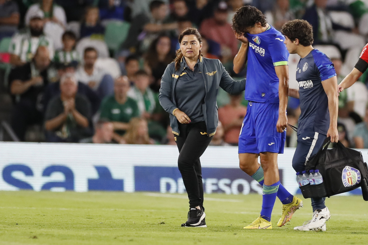 Getafe'de forma giyen milli oyuncu Enes Ünal, Real Betis maçında sakatlanarak oyundan çıktı. Futbolcunun çapraz bağlarının koptuğu söylendi. 