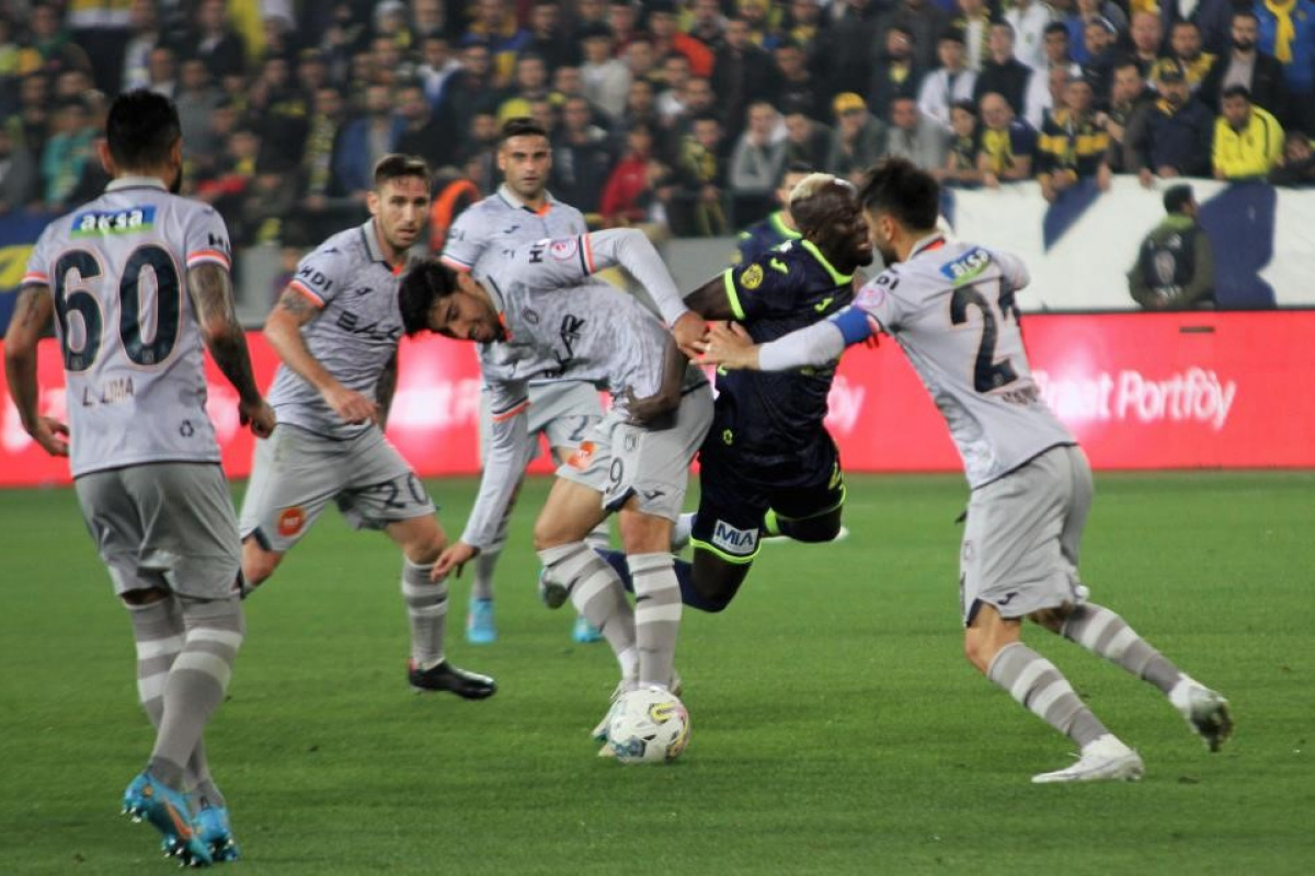 Ziraat Türkiye Kupası Yarı Final rövanş maçında Medipol Başakşehir, MKE Ankaragücü ile 2-2 berabere kalarak finalde Fenerbahçe'nin rakibi oldu.