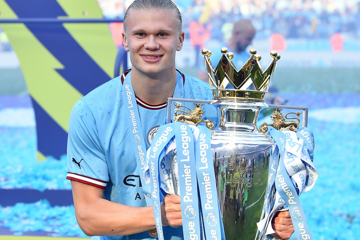 Manchester City'nin Norveçli futbolcusu Erling Haaland, 2022-2023 sezonunda İngiltere Premier Lig'in en iyi oyuncusu seçildi.