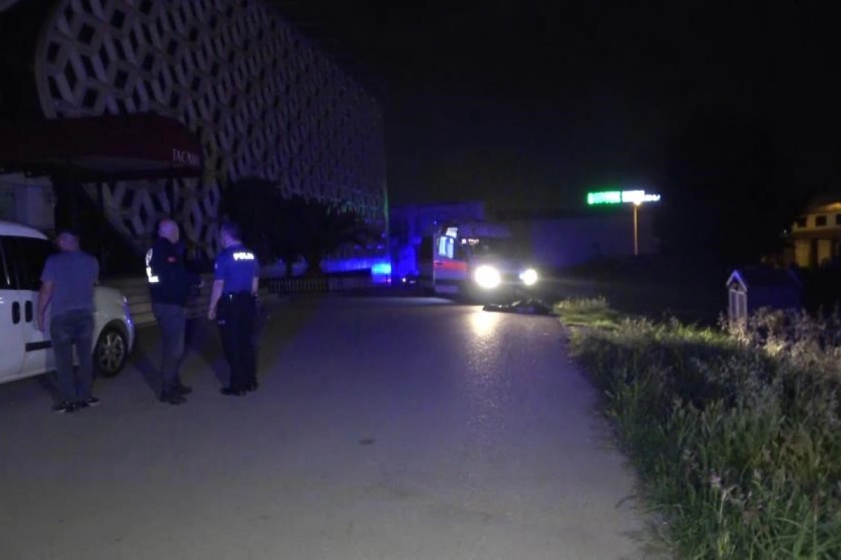 Bursa’da sokak arasında bulunan ve bıçaklanmış olduğu tespit edilen erkek cesedinin şüphelisi 18 yaşındaki üvey oğlu çıktı.