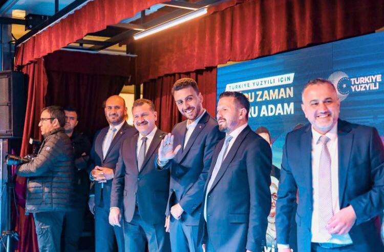 Serdar Aksu seçimlere iki gün kala İyi Parti'den Ak Parti'ye geçti. 