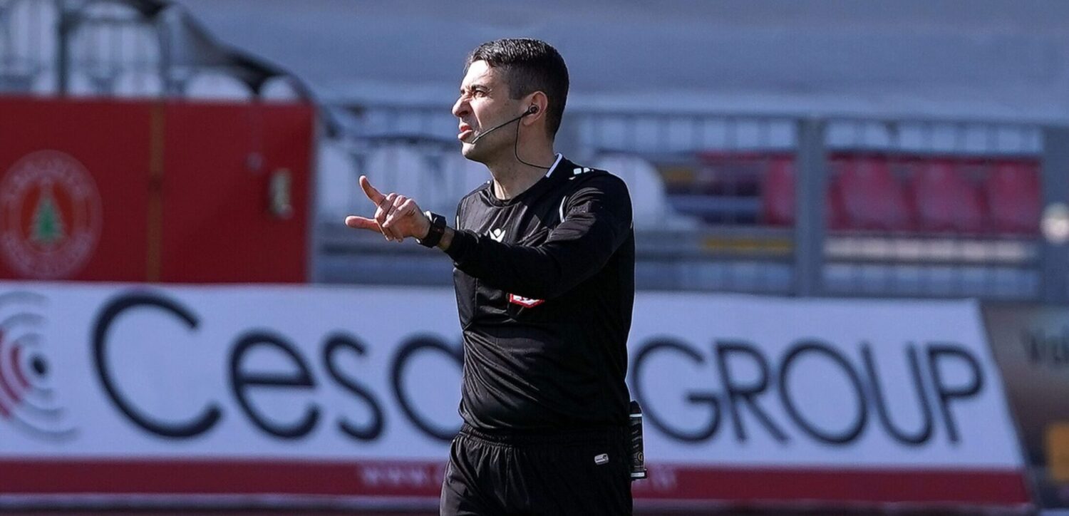 Bugün oynanacak olan Spor Toto Süper Lig'in 33. haftasındaki iki maçın VAR hakemleri açıklandı. Antalyaspor'un ev sahipliği yapacağı Beşiktaş maçının VAR hakemi olarak Hakan Ceylan görev yapacak.