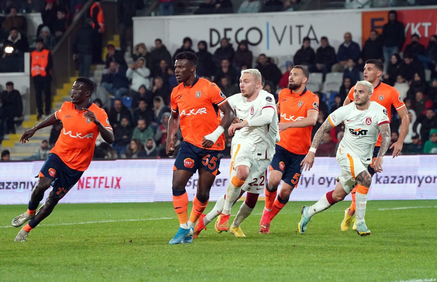 Galatasaray ve Medipol Başakşehir, bu akşam Spor Toto Süper Lig'de oynayacakları maçla birlikte 30. kez karşılaşacaklar. Daha önce oynanan müsabakalarda Galatasaray, 14 kez kazanırken, Medipol Başakşehir ise 7 kez galip geldi.