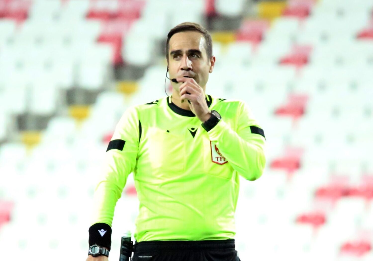 Spor Toto Süper Lig'in 33. hafta  pazar günü maçlarında görev alacak VAR hakemleri belirlendi. Giresunspor - Fenerbahçe maçında Serkan Tokat VAR hakemi olarak görev alacak.