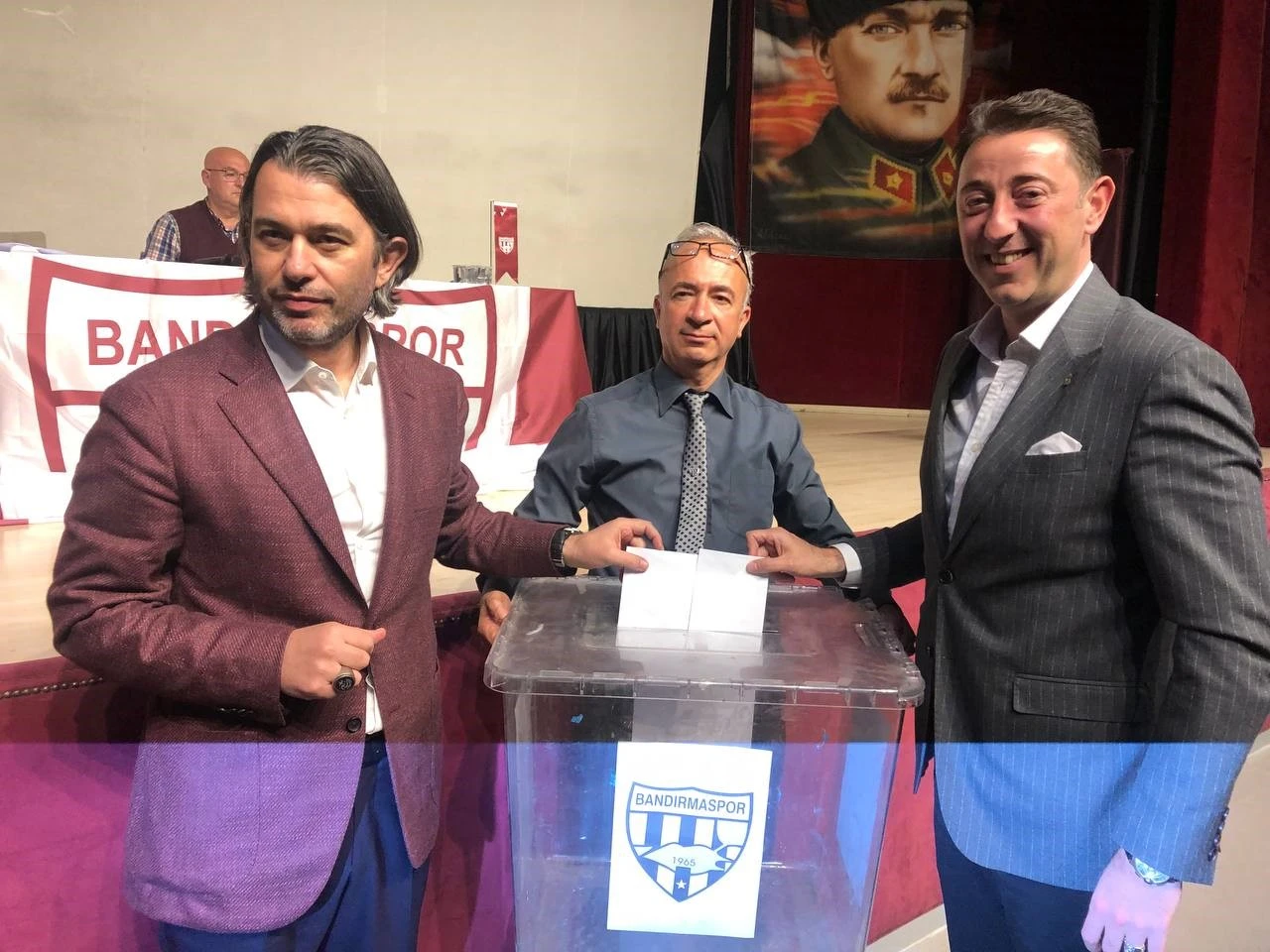 Spor Toto 1. Lig takımlarından Bandırmaspor'un Olağan Genel Kurulu Barış Manço Kültür Merkezi'nde gerçekleştirildi. Tek liste halinde girilen seçimlerde Onur Göçmez ve ekibi, kulübün yeni yönetim kurulu olarak seçildi.