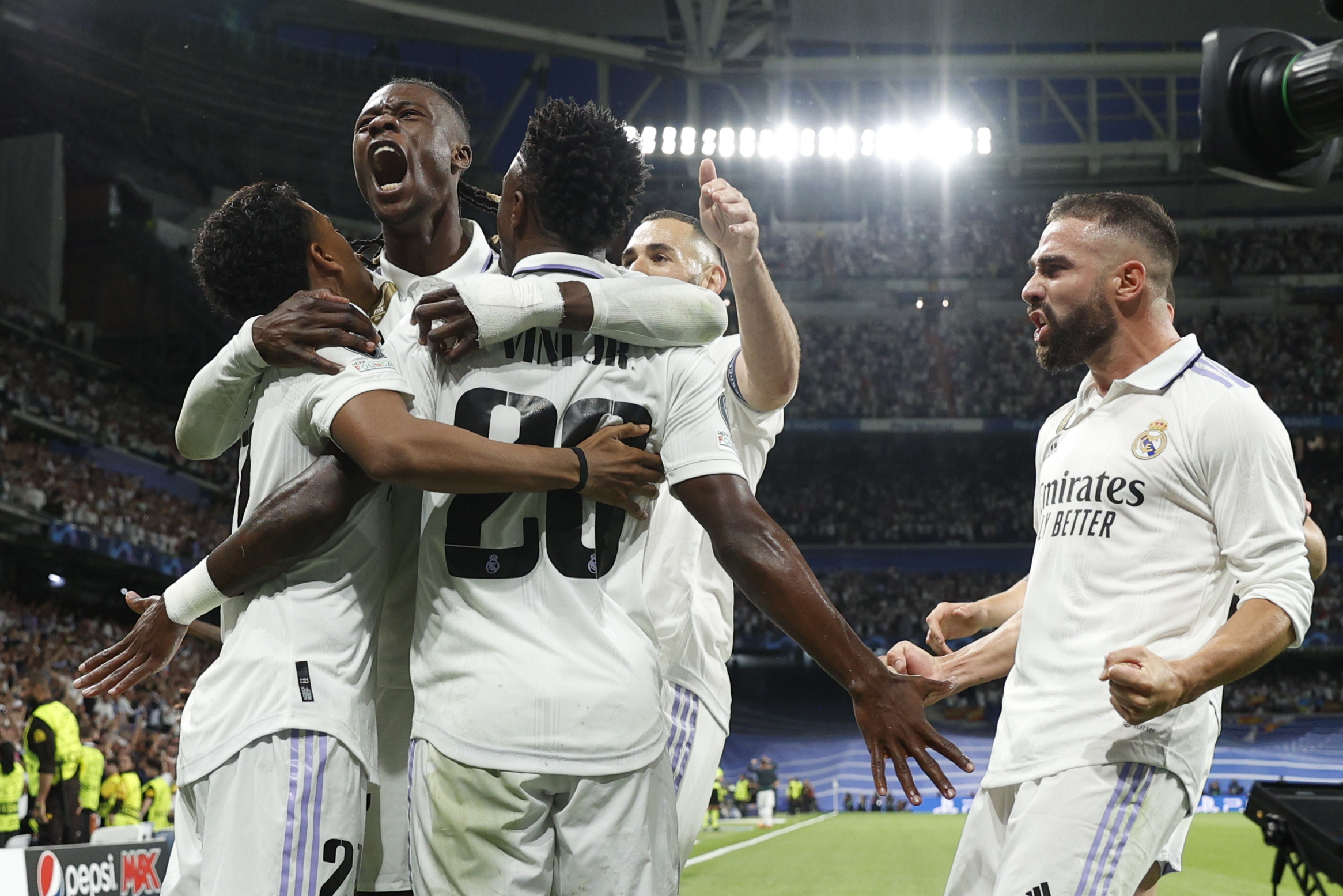 UEFA Şampiyonlar Ligi'nde yarı finalin ilk maçında Real Madrid ile Manchester City karşı karşıya geldi. Mücadele 1-1 beraberlikle sonuçlandı.