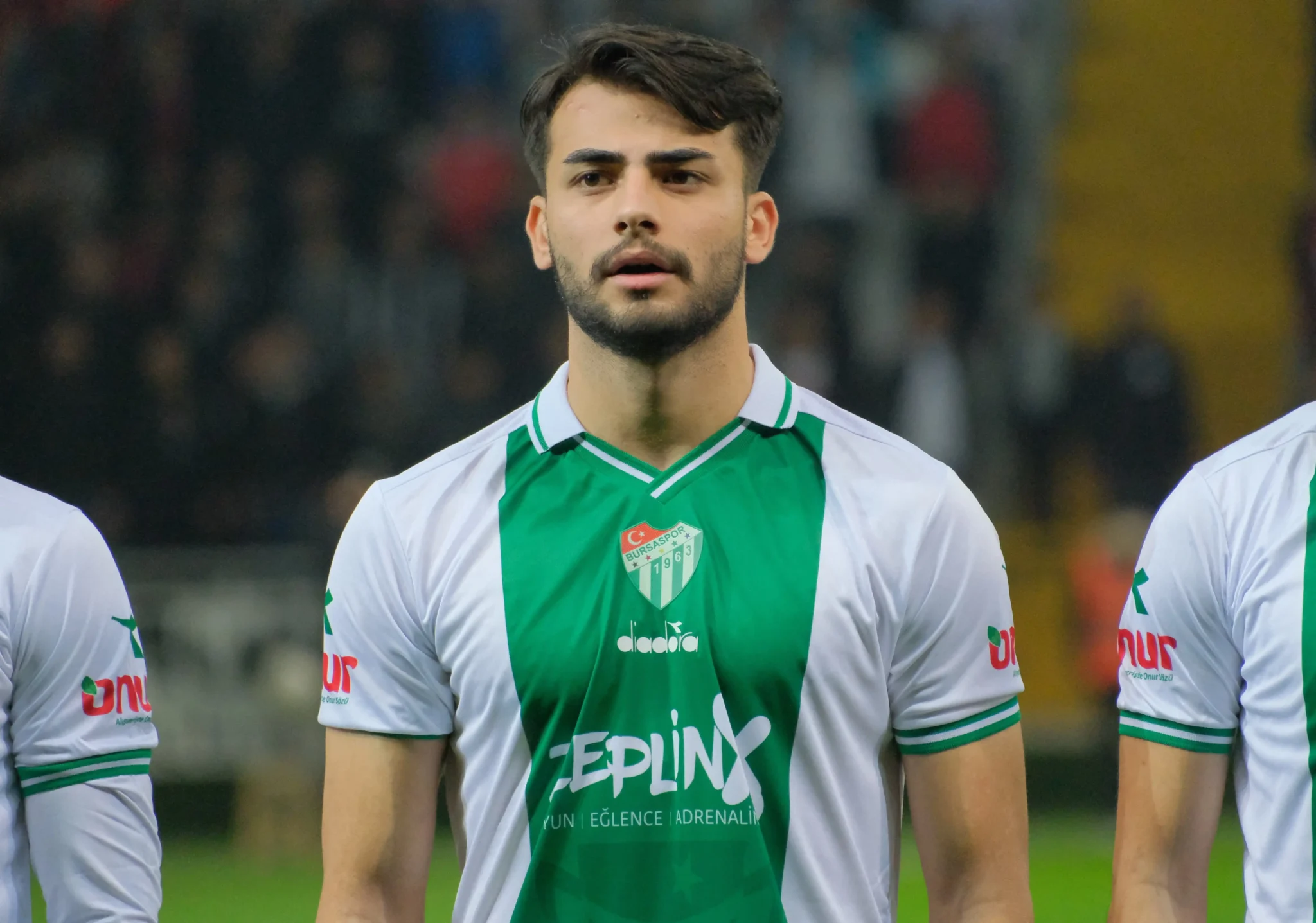Bursaspor Kulübü, üç futbolcusuyla sözleşmelerini yeniledi. En genç futbolcularından Kerem Kök, Eren Tunalı ve Emre Tepegöz’ün sözleşmelerini 2025’e kadar uzattı.