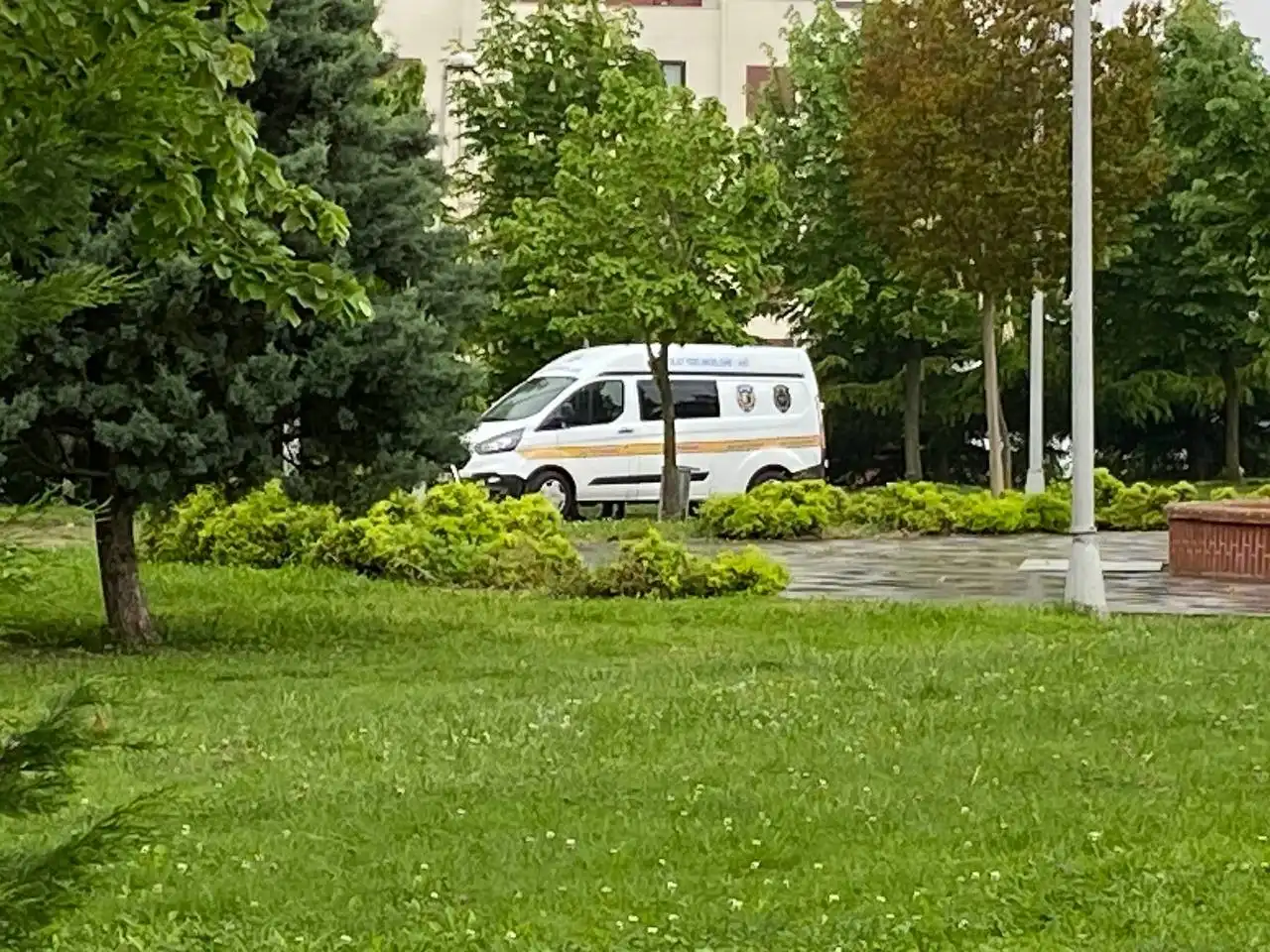 Kocaeli'nin İzmit ilçesinde mesire alanında silahla vurulmuş halde erkek cesedi bulundu.