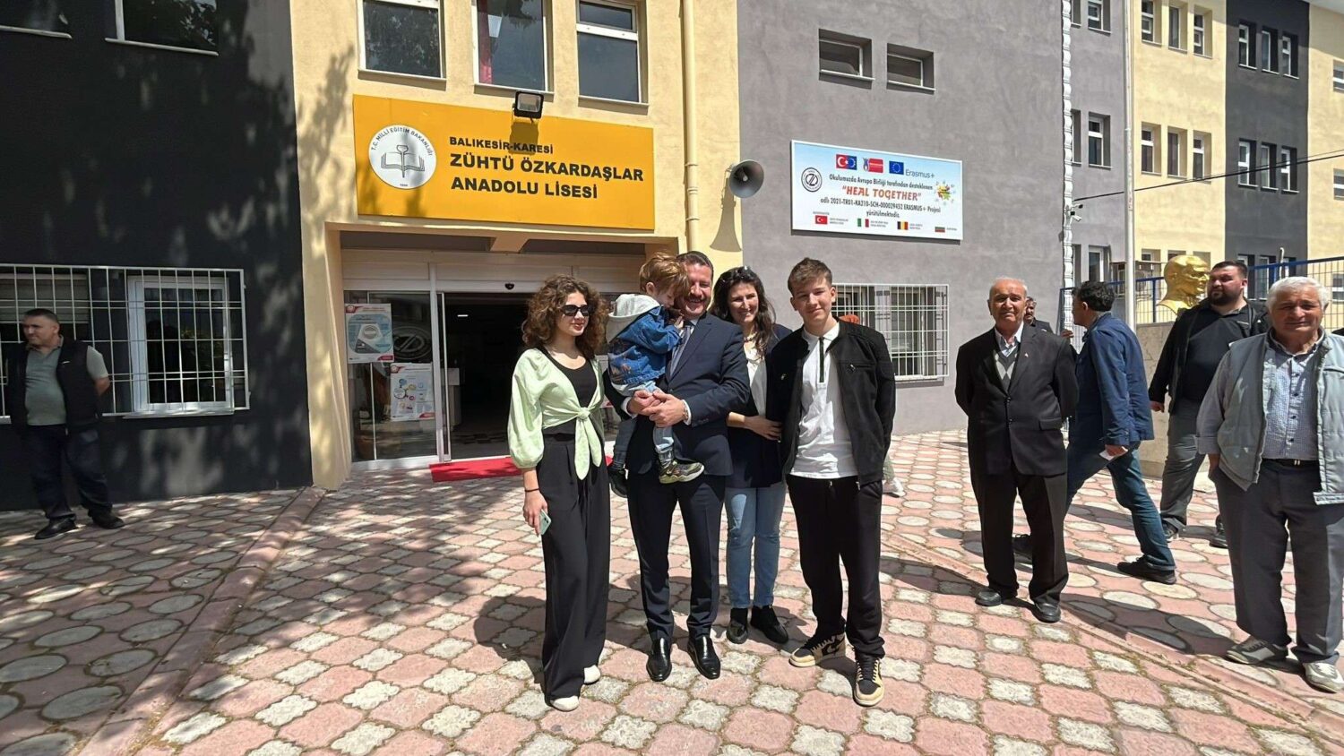 Balıkesir Büyükşehir Belediye Başkanı Yücel Yılmaz, cumhurbaşkanlığı ve milletvekili seçimleri için oyunu kullandı. Yılmaz, "Balıkesir için, Türkiye için hayırlı olsun" dedi.