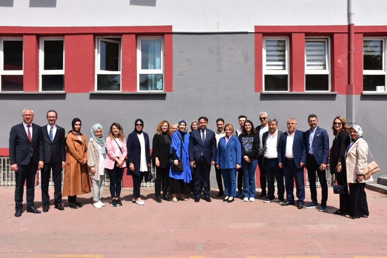 Cumhurbaşkanlığı ve milletvekilliği için sandığa giden AK Parti Balıkesir İl Başkanı Ekrem Başaran, oyunu kullandı.