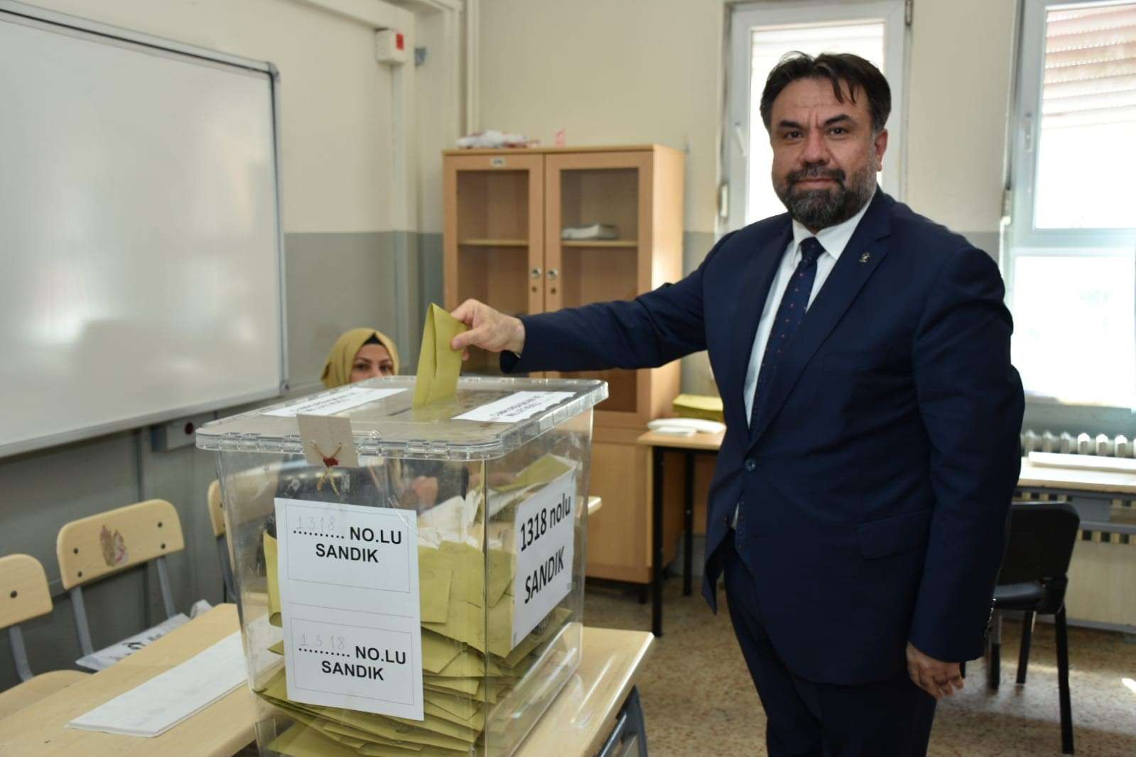 Cumhurbaşkanlığı ve milletvekilliği için sandığa giden AK Parti Balıkesir İl Başkanı Ekrem Başaran, oyunu kullandı.