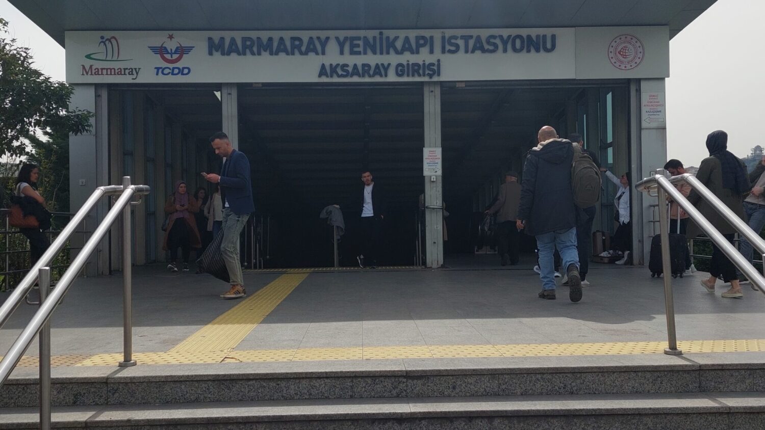 İstanbul Marmaray’da bir kadının başörtüsünü açmaya çalıştığı iddia edilen şüpheli hakkında İstanbul Cumhuriyet Başsavcılığı tarafından soruşturma başlatıldı.