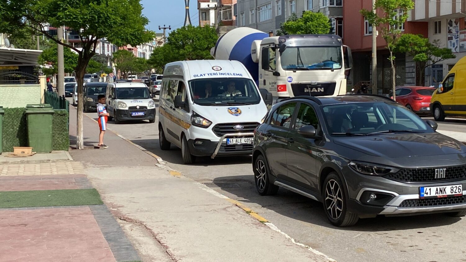 Kocaeli’nin Körfez ilçesinde park meselesi sebebiyle çıkan tartışmada 1 kişi silahla vurularak yaralandı.
