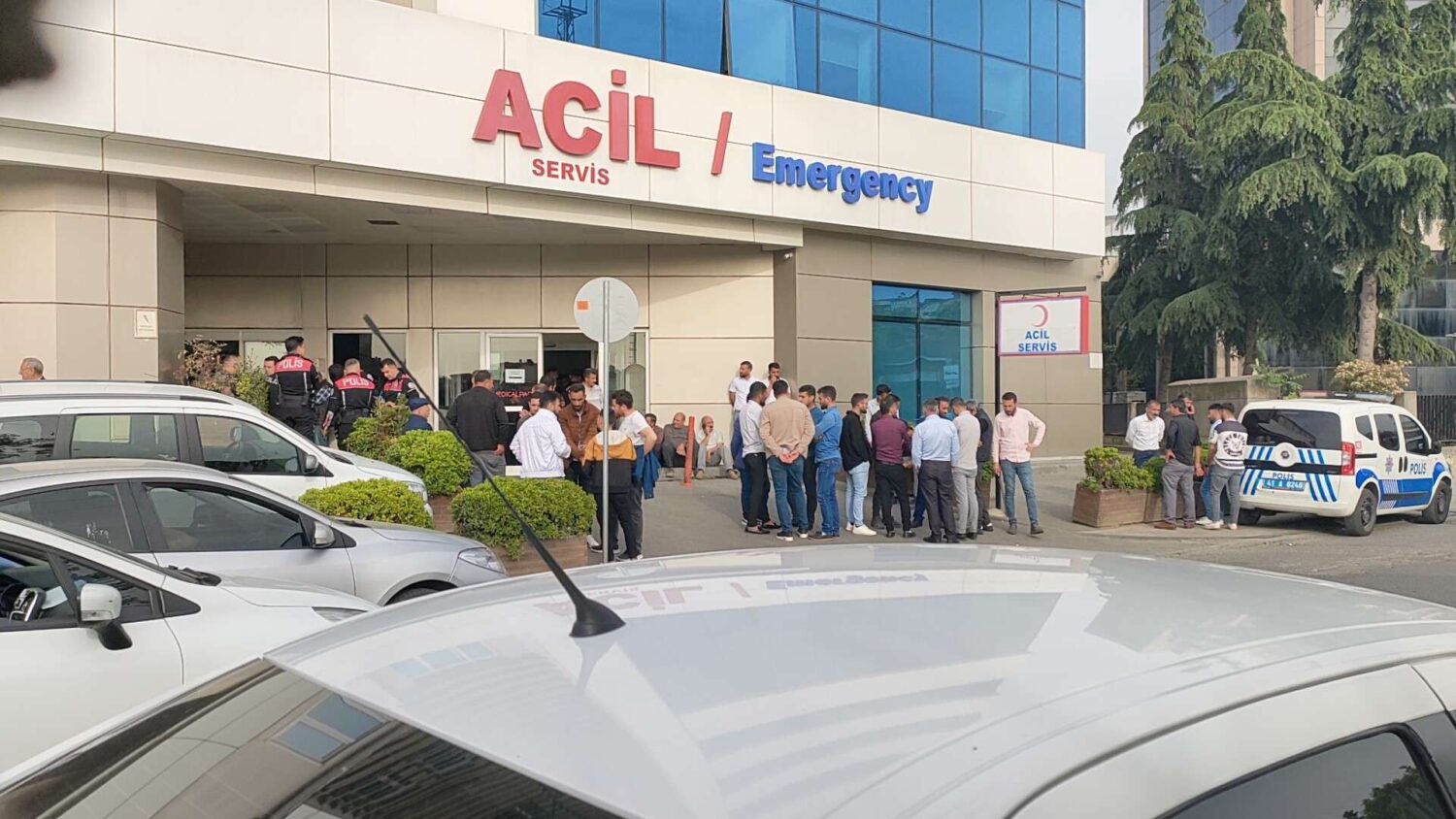 Kocaeli'nin Körfez ilçesinde işlettiği tuhafiye dükkanında, bir şahıs tarafından göğsünden tabancayla vurulan yaşlı adam hayatını kaybetti.