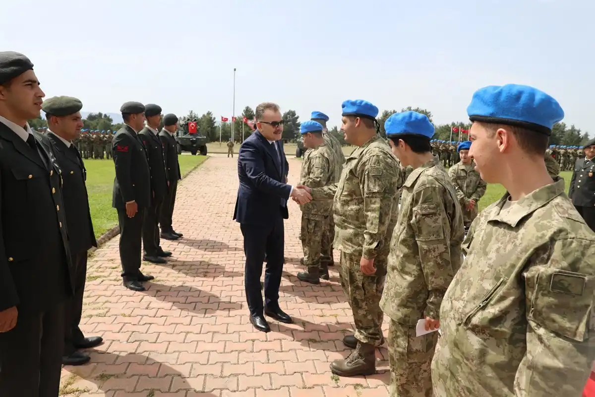 Engelliler Haftası nedeniyle Edremit 19. Komando Tugay Komutanlığınca, 13 özel birey için Temsili Askerlik ve Yemin Töreni düzenlendi.