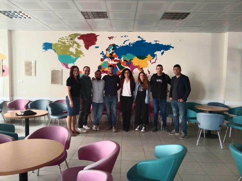 Havran Muzaffer Leman Akpınar Mesleki ve Teknik Anadolu Lisesi ortağı olduğu Erasmus + Job Shadowing projesi çerçevesinde İspanya'nın Valencia şehrinde bulunan Ies Serra D'ırta meslek lisesinden üç öğretmenden oluşan heyet Havran'ı ziyaret etti.