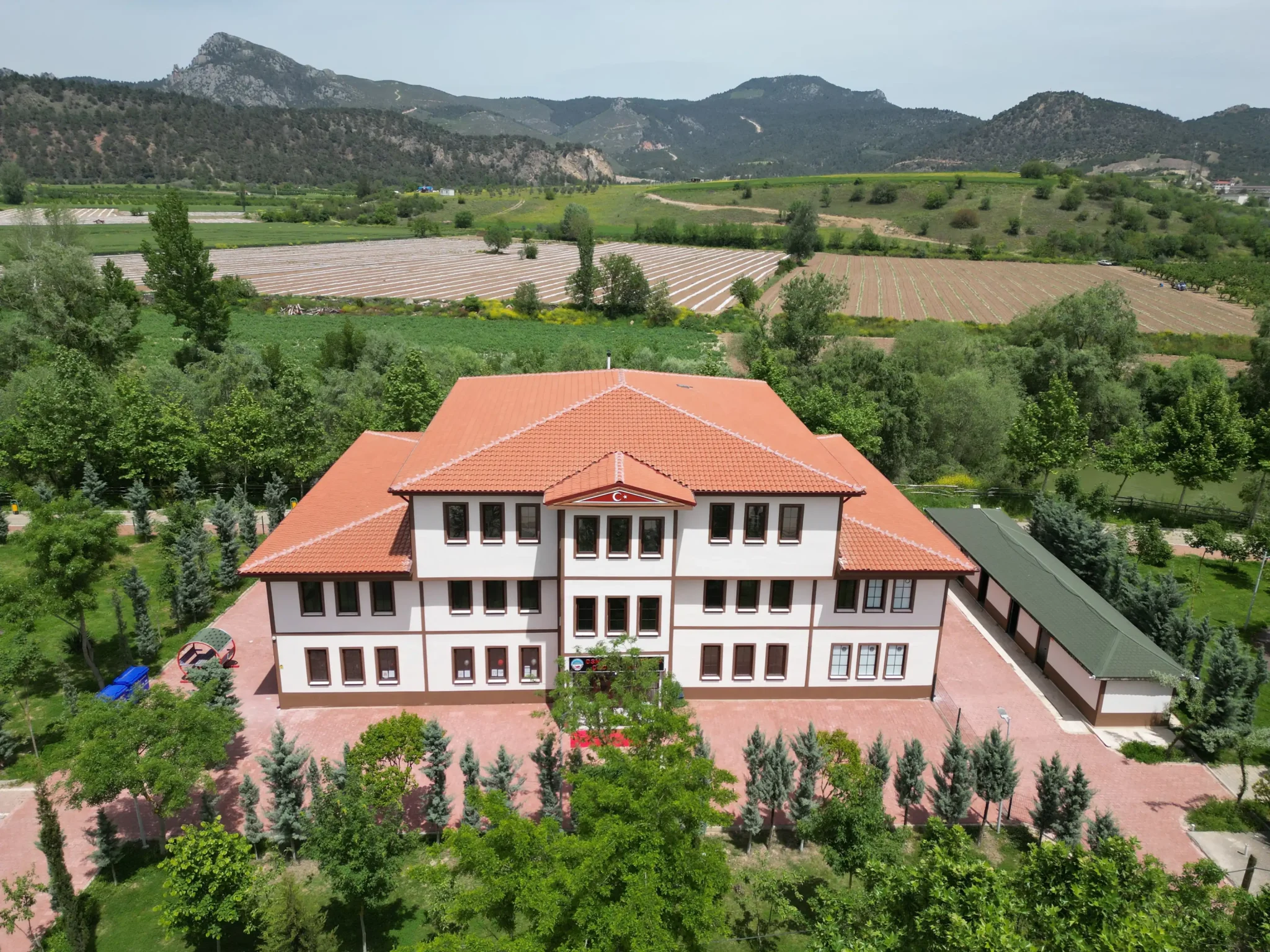 Osmaneli Belediyesi Çocuk Kulübü ve Bebek Kütüphanesi yeni belediye binasında faaliyete girdi.
